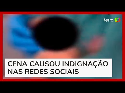 Fisioterapeuta faz 'dancinha' com recém-nascido no bolso do jaleco em maternidade de SC