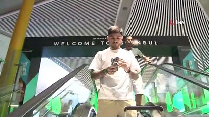 Trabzonspor'un prensip anlaşmasına vardığı Yunan forvet İstanbul'a geldi