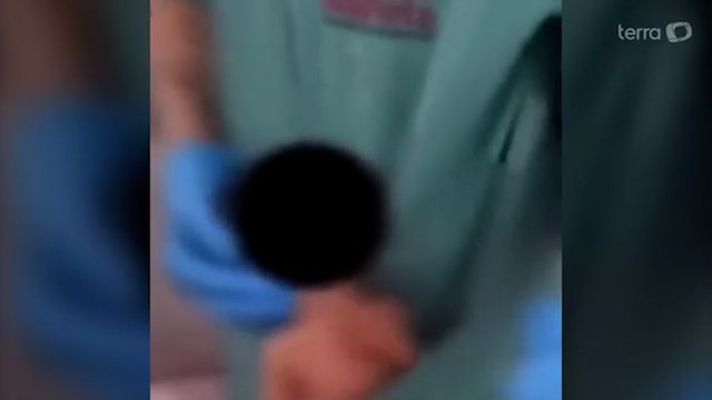 Fisioterapeuta faz 'dancinha' com recém-nascido no bolso do jaleco em maternidade As medidas jurídicas, criminais, ético-administrativas e cíveis estão sendo tomadas