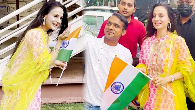 Gadar 2 की सकीना उर्फ Ameesha Patel का तिरंगे के साथ दिखा नायाब लुक