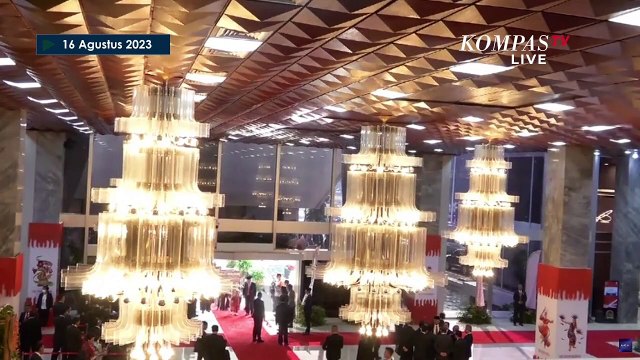 Momen Menteri PUPR Basuki Mencium Tangan Megawati Jelang Sidang Tahunan MPR RI 2023