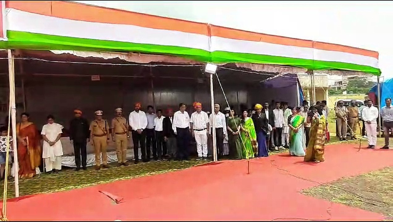 आन-बान-शान से फहराया राष्ट्रीय ध्वज तिरंगा