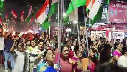 Video: 15 अगस्त से पहले रात में हाथ में मसाल, तिरंगा लेकर निकले युवा