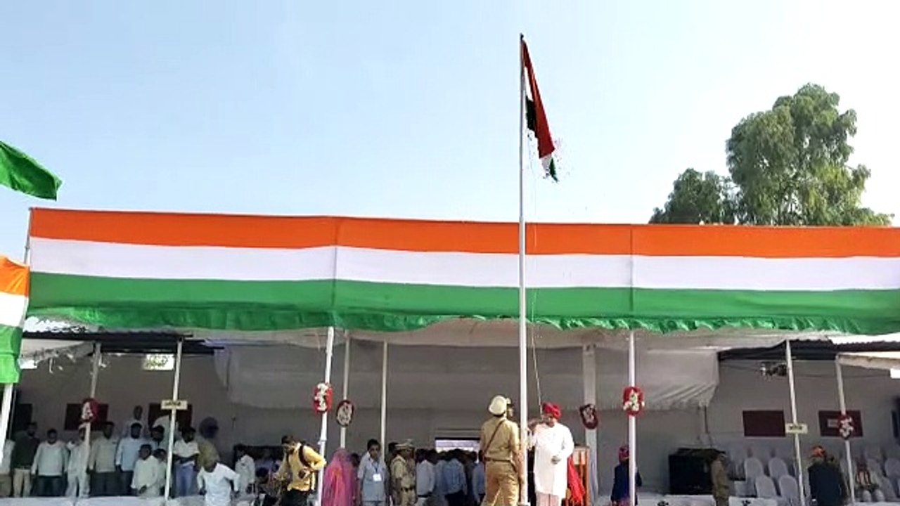 शान से लहराया तिरंगा, मंत्री कटारिया ने फहराया...
