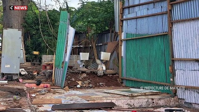 Les autorités ont indiqué avoir procédé à de nouvelles destructions d'ampleur de logements insalubres à Mayotte dans le cadre l'opération Wuambushu - Regardez
