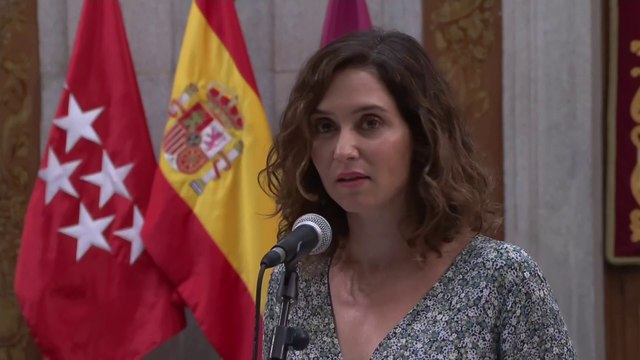 Ayuso lamenta la política de mercado de Sánchez, un frente de intereses contra España