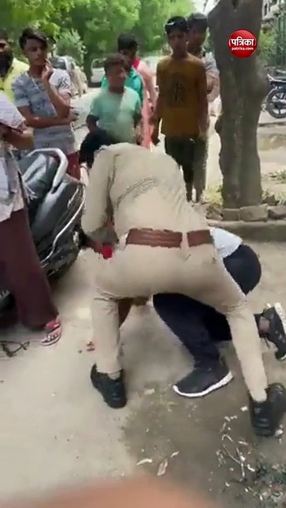 Video: थप्पड़ मारा, जूते से छाती पर लात मारी, वी...