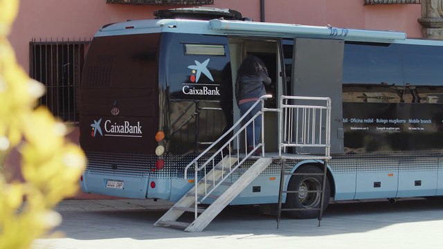 Oficinas móviles de CaixaBank atienden a localidades en riesgo de exclusión financiera en Castilla y León
