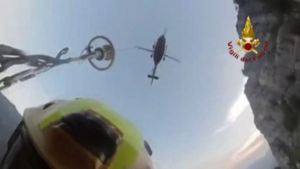 Spettacolare salvataggio in elicottero di un'escursionista