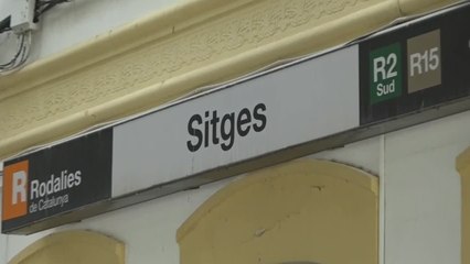 Un tren sin pasajeros descarrila en Sitges