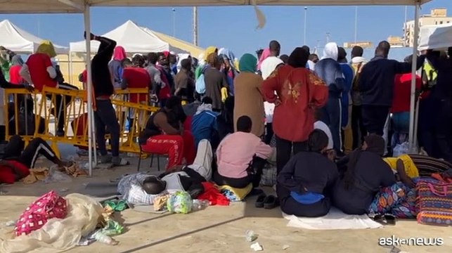 Migranti, a Porto Empedocle trasferite 1200 persone in altri centri