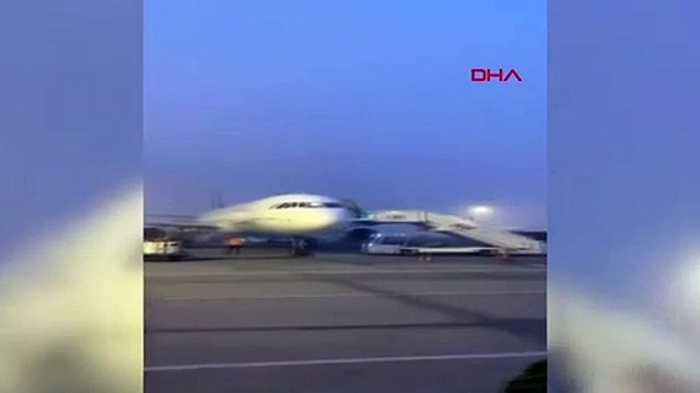 Antalya'yı kaplayan nem bulutları nedeniyle havalimanına iniş yapamayan bazı uçaklar farklı şehirlere yönlendirildi