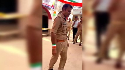 Kanpur News:"जलवा तेरा जलवा" पर झूम के नाचा कॉन्स्टेबल, वायरल हुआ वीडियो