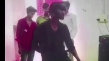 मुरैना : कोचिंग संचालक ने छात्र से अश्लील गाने पर कराया डांस, वीडियो हुआ वायरल