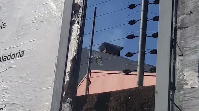 Bombeiros combatem incêndio em edificação no Centro de Cascavel