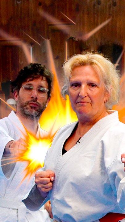 Comment riposter face à quelqu'un qui te casse tes lunettes ?  Le karaté permet VRAIMENT de se défendre ? On est parti prendre des cours avec Véronique Mesnil de Vido, professeure de karaté