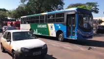 Colisão envolvendo ônibus do transporte coletivo deixa mulher ferida no Centro