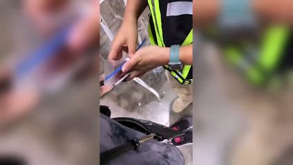 La fouille corporelle au festival de musique a semé la confusion dans le pays ! Ils se touchaient l'aine à travers les vêtements