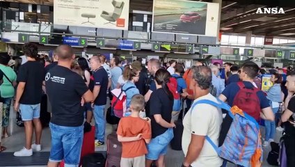 Download Video: Etna in eruzione, aeroporto di Catania chiuso fino alle 20