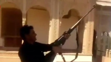 अलीगढ: राजा गभाना के किले से तरह-तरह के असलहों से फायरिंग का वीडियो वायरल