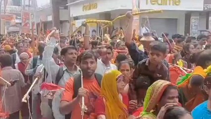 सीहोर में निकाली पंडित प्रदीप मिश्रा ने 11 किलोमीटर की कावड़ यात्रा, उमड़ा जनसैलाब