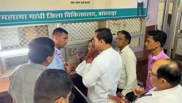 गंदगी देख भड़के संभागीय आयुक्त, अब मरीजों को रोज बदलेगी चादर, मिलेगा ताकिया