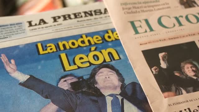 El peso argentino se desploma tras la primera victoria electoral de Javier Milei