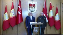 Le ministre de la Défense nationale Yaşar Güler a rendu visite au chef d'état-major Metin Gürak
