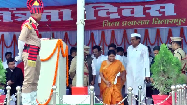 आन बान शान से लहराया तिरंगा, शहीदों को दी गई श्रद्धांजलि, सांस्कृति कार्यक्रमों का हुआ आयोजन