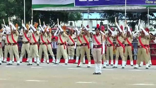 आन बान शान से लहराया तिरंगा, शहीदों को दी गई श्रद्धांजलि, सांस्कृति कार्यक्रमों का हुआ आयोजन