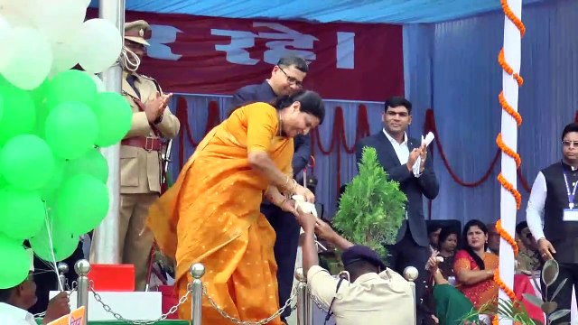 आन बान शान से लहराया तिरंगा, शहीदों को दी गई श्रद्धांजलि, सांस्कृति कार्यक्रमों का हुआ आयोजन