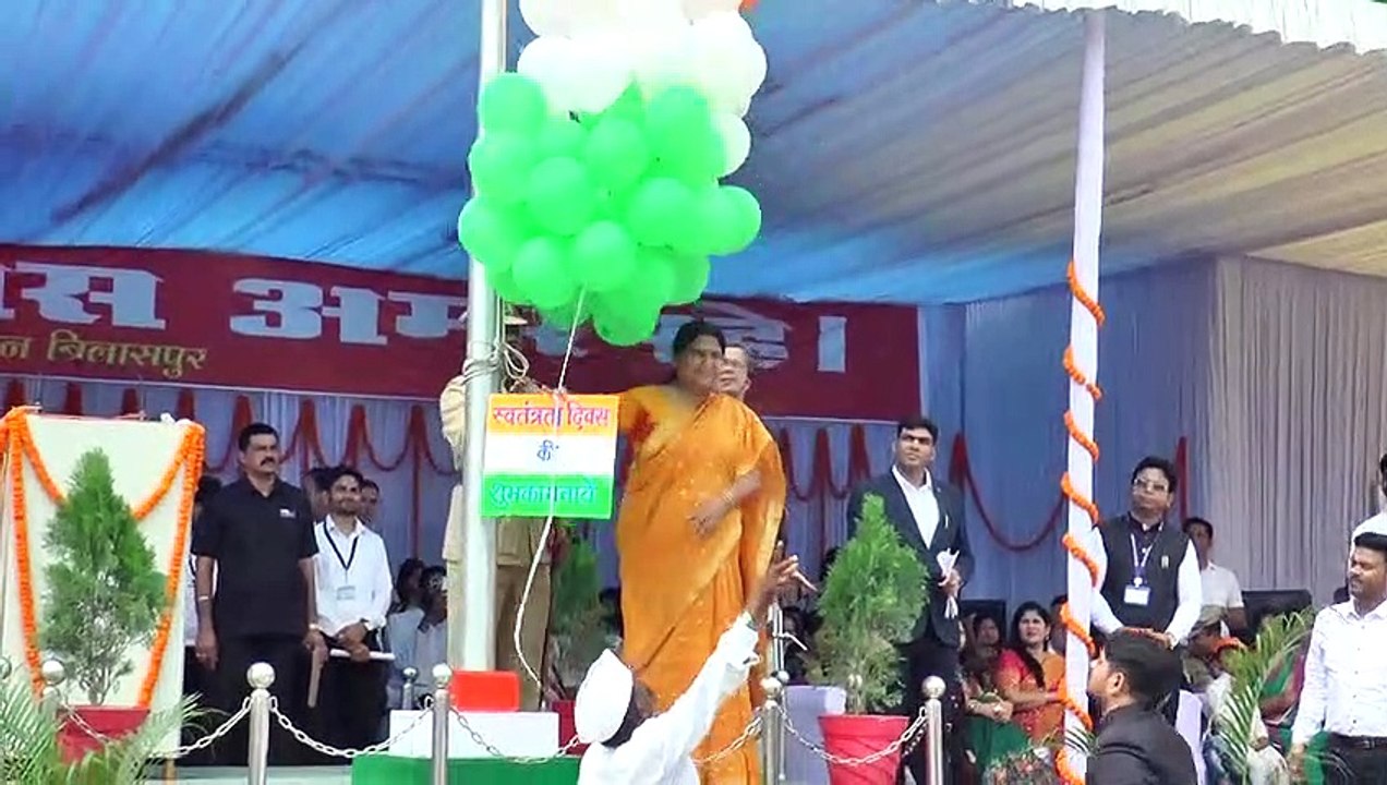 आन बान शान से लहराया तिरंगा, शहीदों को दी गई श्रद्धांजलि, सांस्कृति कार्यक्रमों का हुआ आयोजन