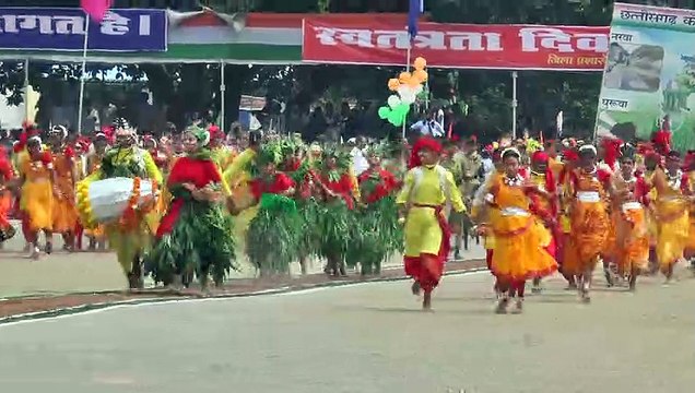आन बान शान से लहराया तिरंगा, शहीदों को दी गई श्रद्धांजलि, सांस्कृति कार्यक्रमों का हुआ आयोजन