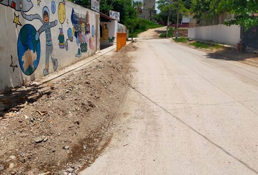 Exigen padres de familia quitar montículos de tierra antes del inicio de clases en El Progreso