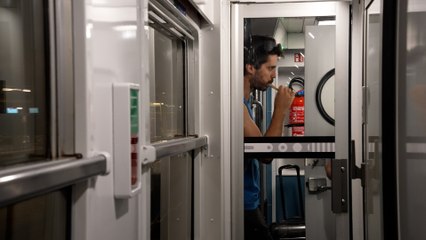 « C'est sport ! » : dans les coulisses du train de nuit Paris-Lourdes en plein rush du 15 août