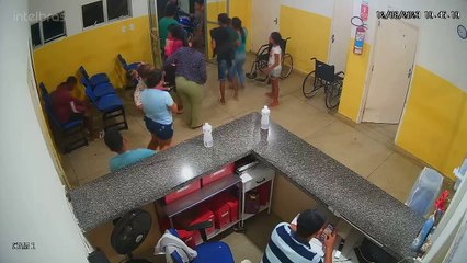 Família de idoso faz quebra-quebra para cobrar atendimento em posto