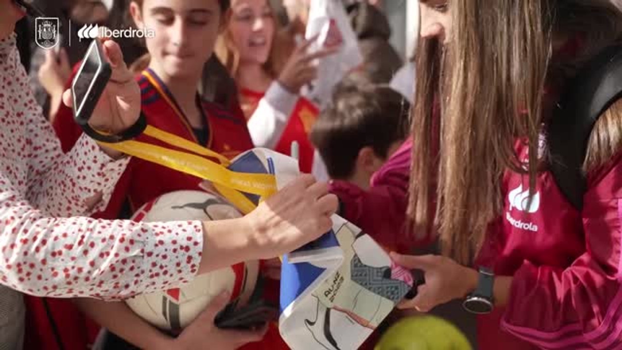 Spanierinnen landen in Sydney für WM-Finale