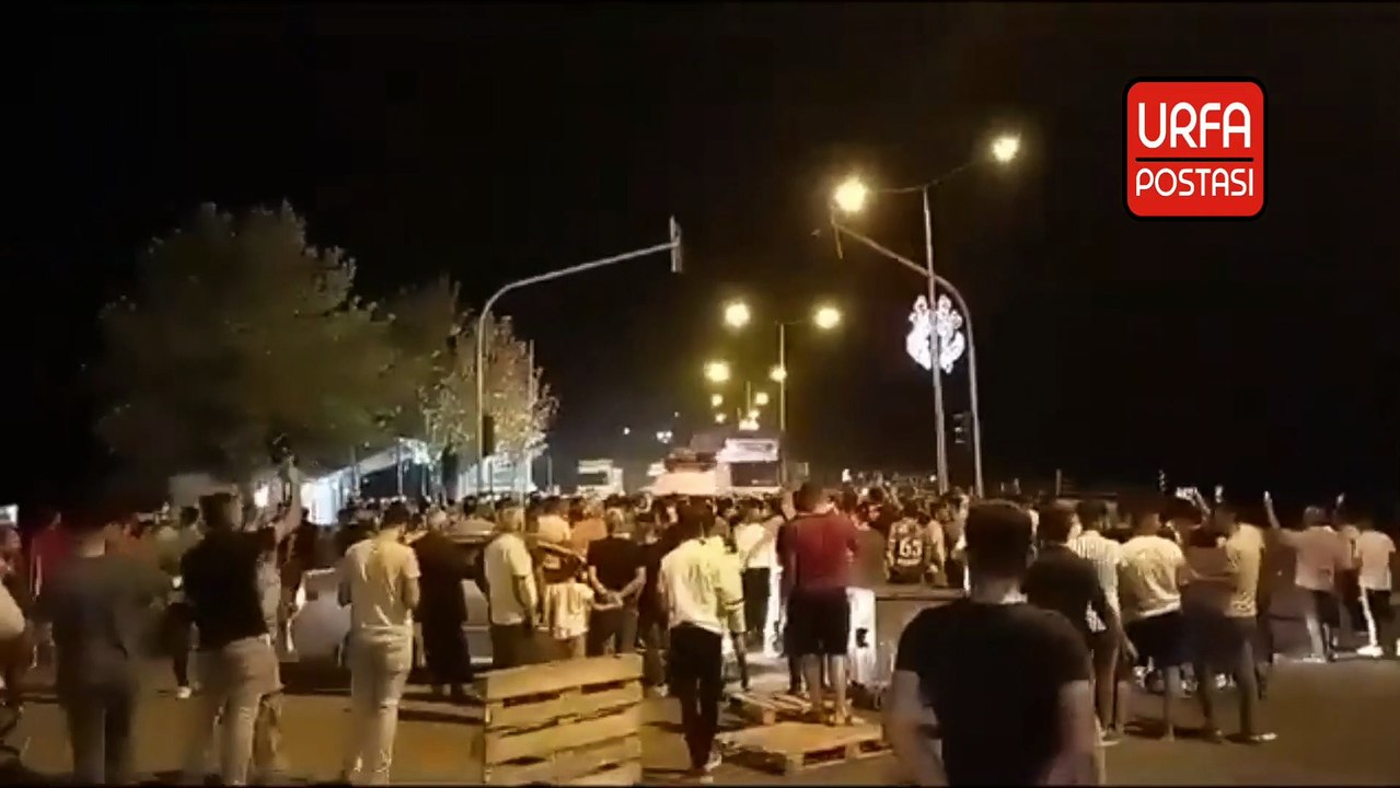 Bozova'da gerginlik sürüyor! Yol trafiğe kapatıldı