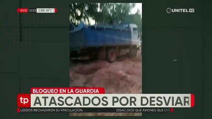 Camiones quedaron atascados por tratar de desviar bloqueo en la doble vía a La Guardia