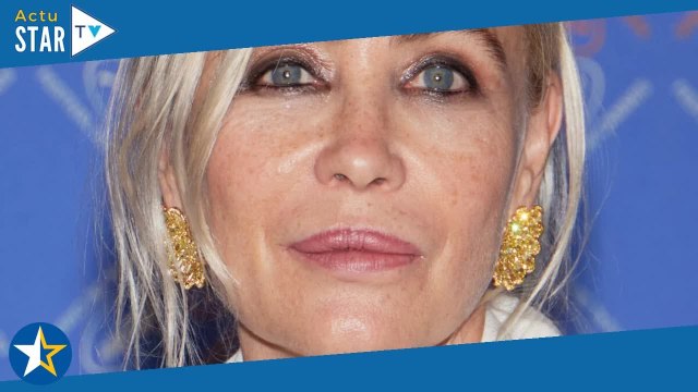 VIDEO Emmanuelle Béart Tendres câlins avec son mari Frédéric Chaudier, son fils Surafel tout souri