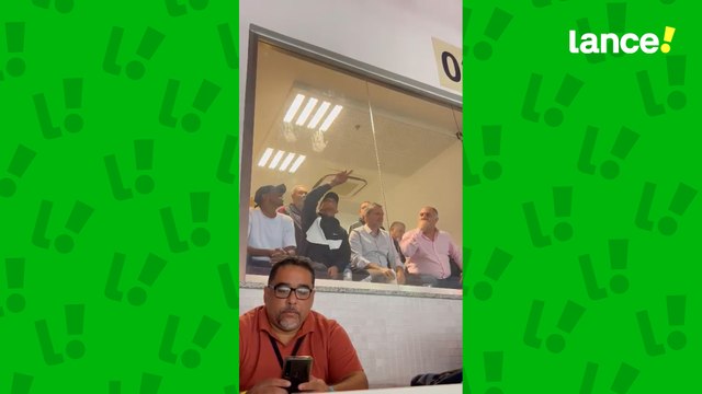 Marcos Braz e Bruno Spindel assistem jogo do Flamengo no camarote do Maracanã