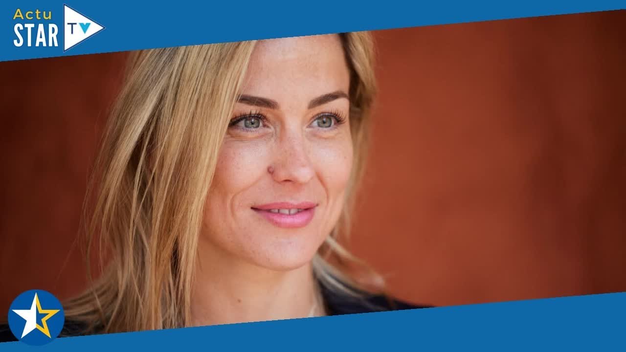 Laure Boulleau divine en bikini pour les vacances  l'ancienne joueuse porte une tenue qui provoque