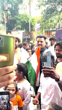Gaurav Chopra spotted waving national flag and passionately Shouting Hindustan Zindabad