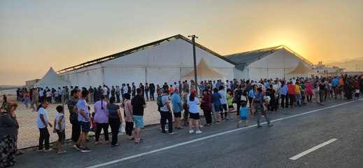 Sabah öğle akşam aynı manzara… Bir kap yemek için kilometrelerce sıra
