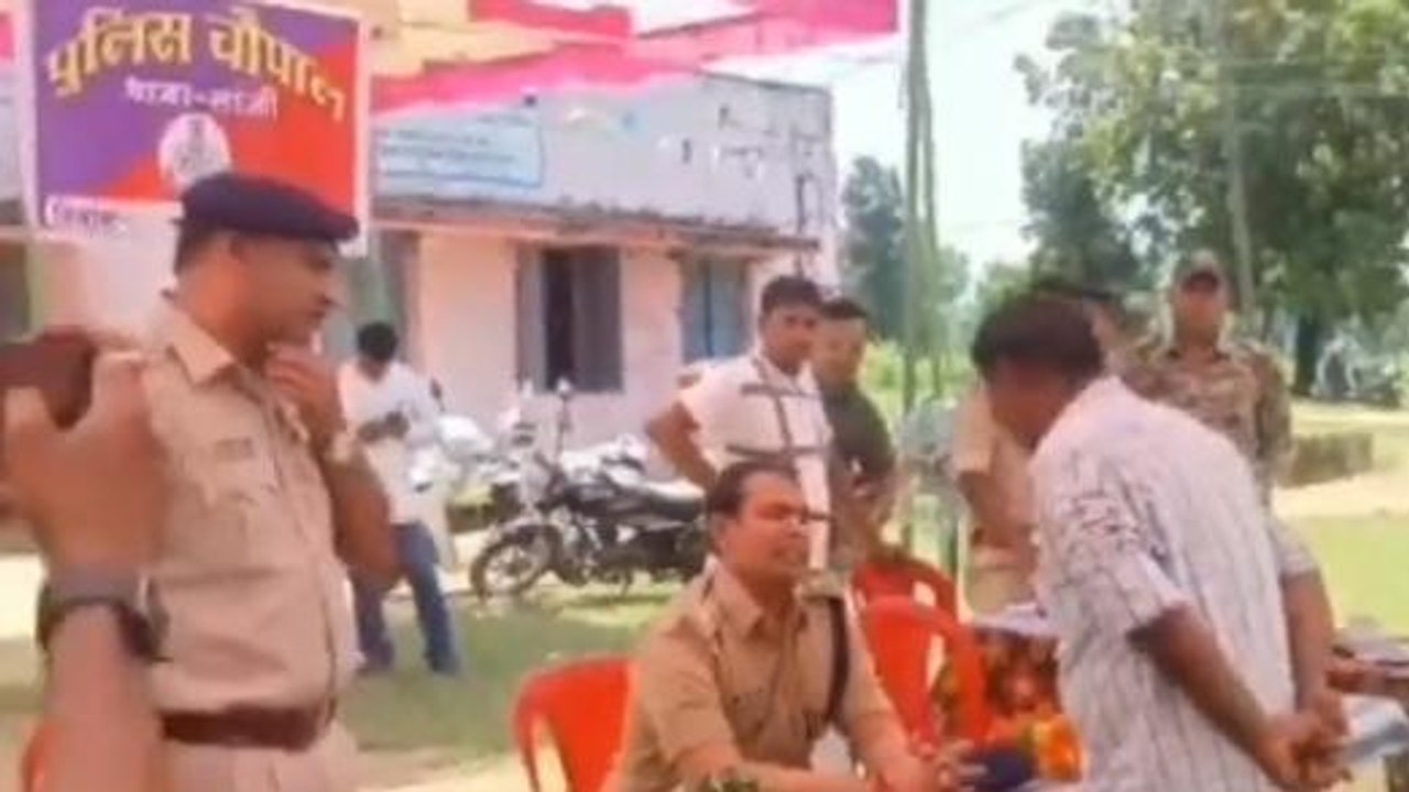 बालाघाट: नक्सल प्रभावित क्षेत्र में पुलिस ने लगाया चौपाल, सुनी जन समस्या