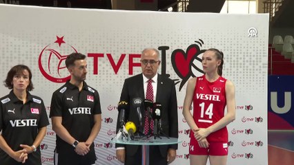İSTANBUL - A Milli Kadın Voleybol Takımı, basın mensuplarıyla bir araya geldi