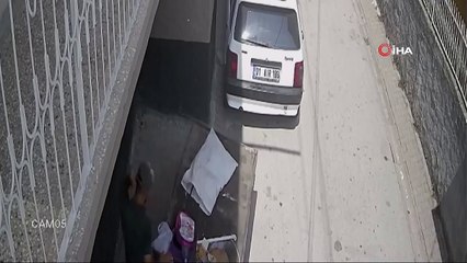 Eskici kılığına girip evi soydular