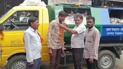 पंधाना: कचरा वाहन चालक का व्यापारी प्रकोष्ठ मंडल अध्यक्ष ने किया सम्मान, पहनाया पुष्पहार