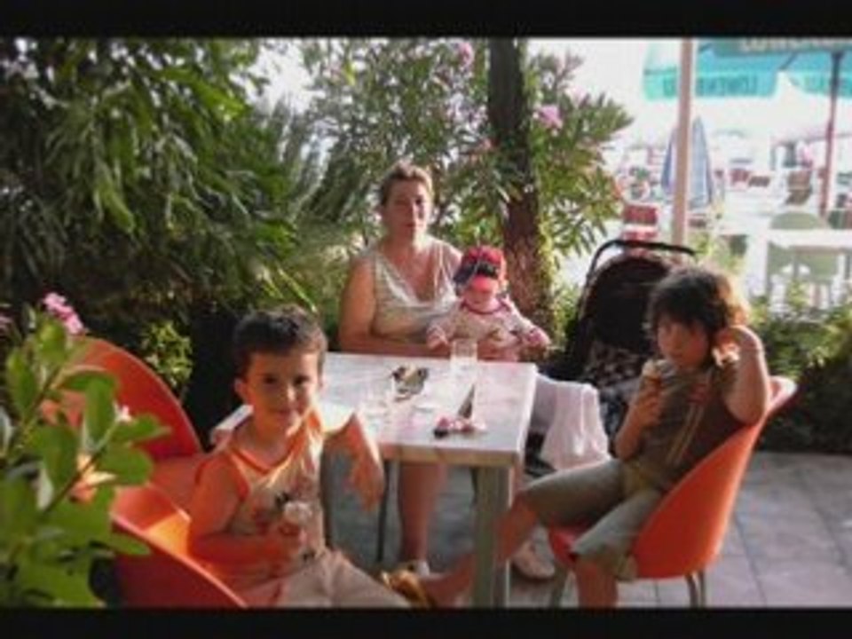 KOLAZH FAMILJAR I FOTOVE.