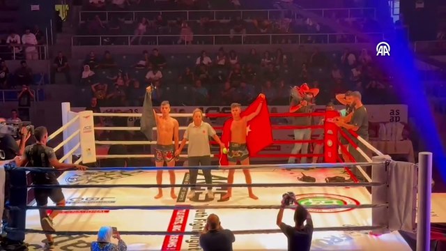 BEYRUT - Lübnanlı Türkmen sporcu Beyrut’ta kazandığı muaythai turnuvasını Türk bayrağı açarak kutladı